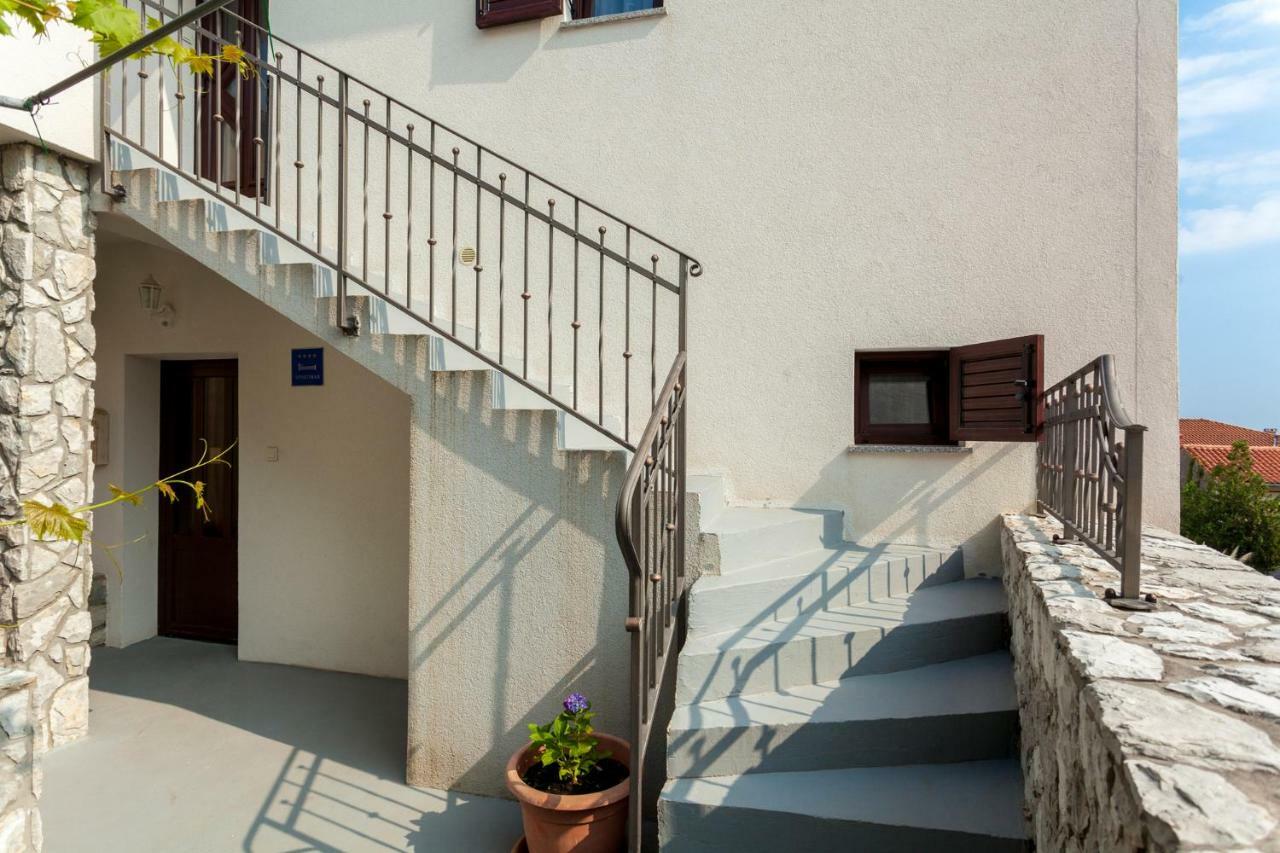 Apartment Nonna Крк Екстер'єр фото