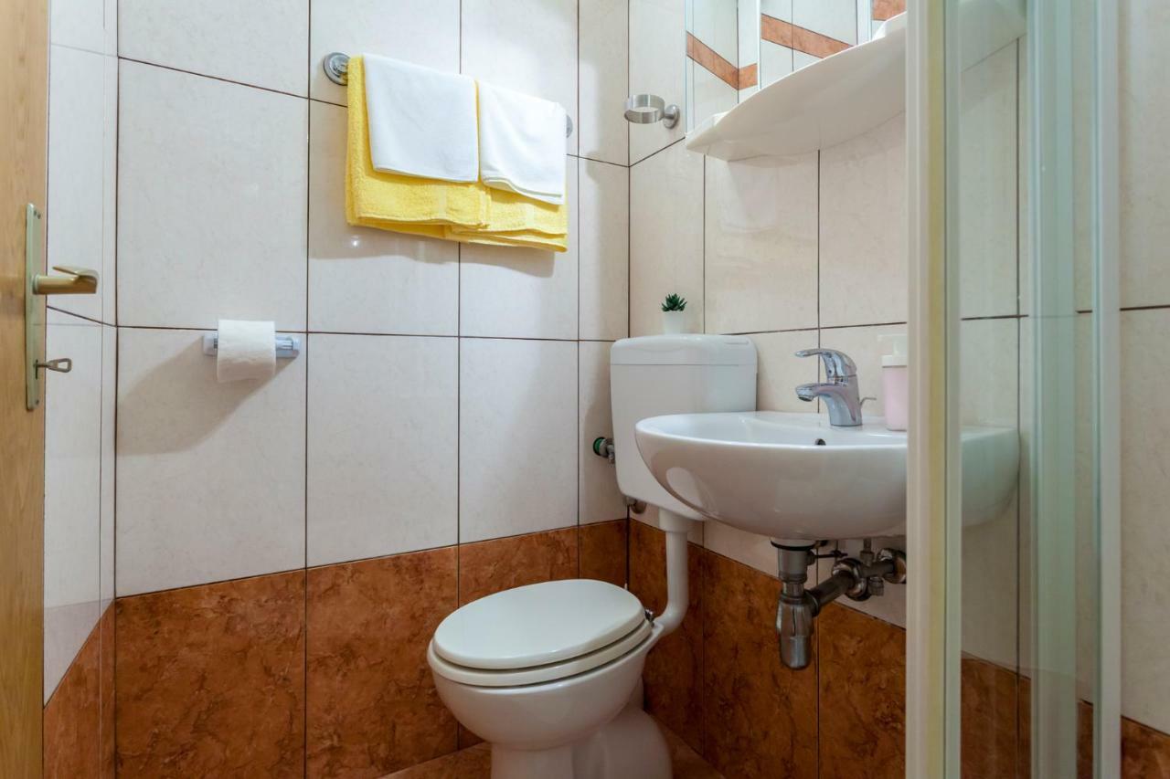 Apartment Nonna Крк Екстер'єр фото