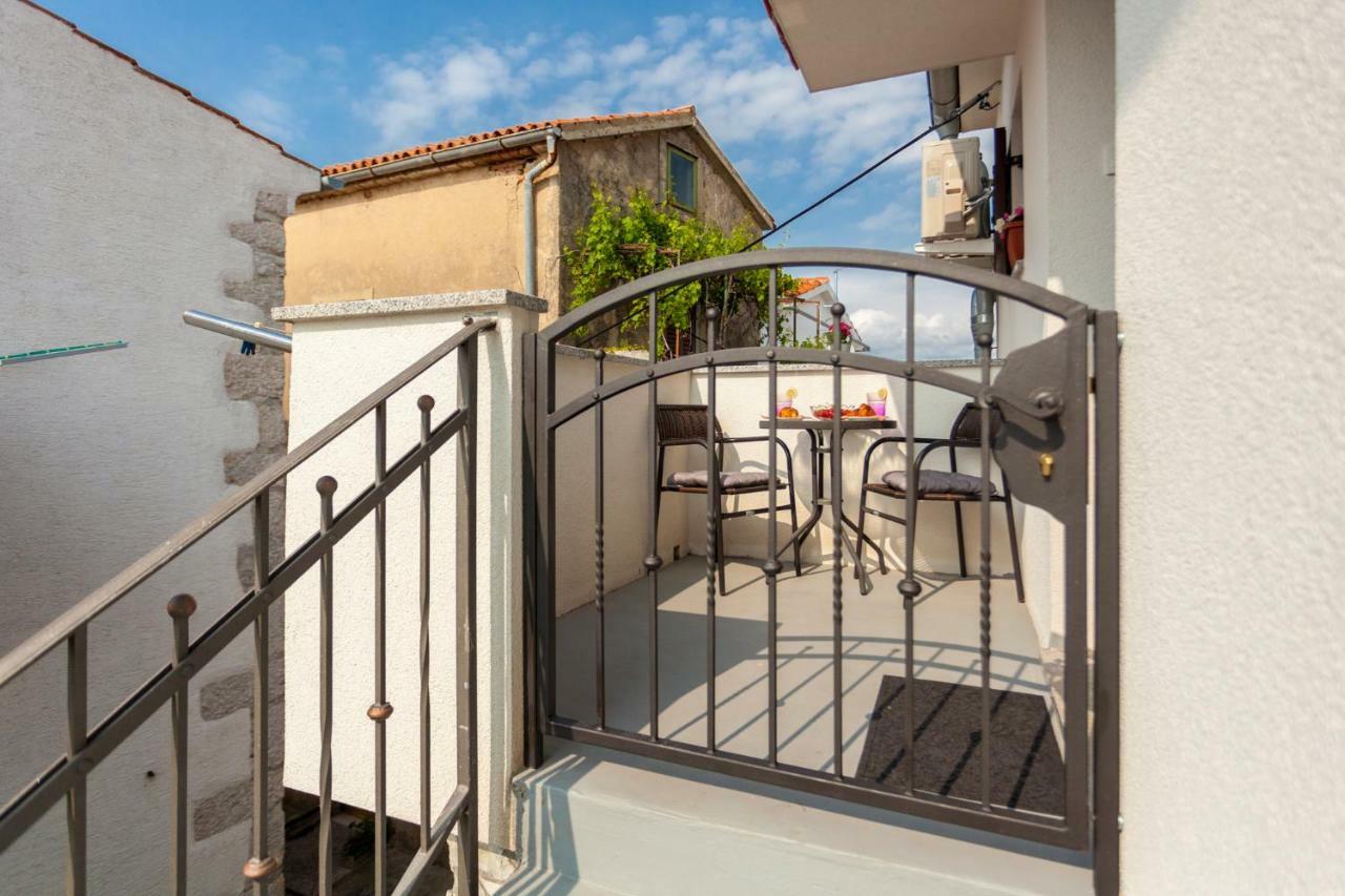 Apartment Nonna Крк Екстер'єр фото