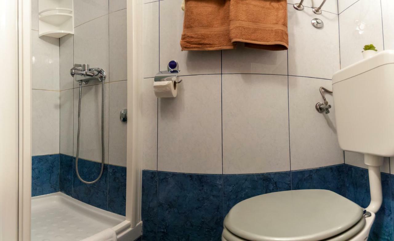 Apartment Nonna Крк Екстер'єр фото